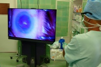 Martin očná operácia lekár oči 3D živý prenos 