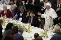 Pápež počas svetového dňa chudobných