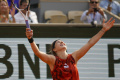 Muchová je prvá finalistka dvojhry na Garrose, súperkou je Swiateková