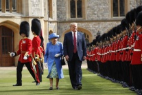 Trump s prvou dámou navštívili Britániu