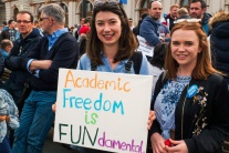 Protest za zachovanie Sorosovej univerzity v Budap