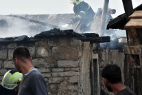 požiar hasiči rómska osada Sačurov Rómovia 