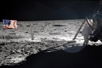 Posledné zbohom prvému človeku na Mesiaci